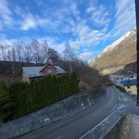 Spacious Trolltunga Close To The Center, Good Parking Odda
