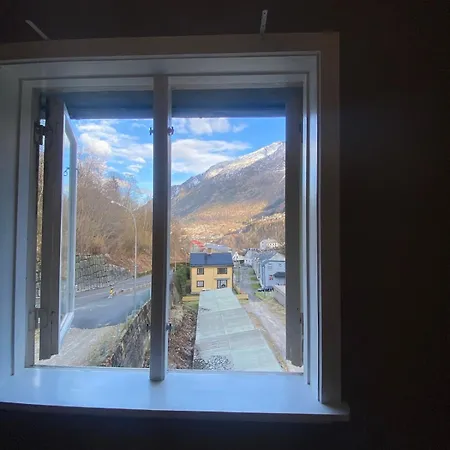 Apartment Spacious Trolltunga Close To The Center, Good Parking Odda