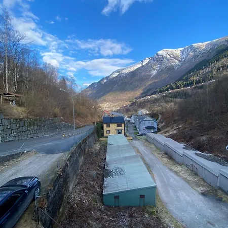 Spacious Trolltunga Close To The Center, Good Parking Odda